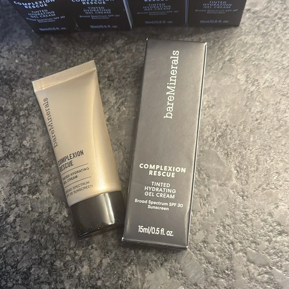Bare Minerals Mini Complexion Rescue Tinted Hydrating Gel Cream from 17 shades